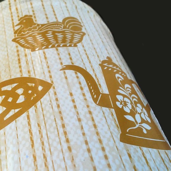 Vintage Farmhouse Yellow Tin, with a Nesting Hen, Kitchen Container, Decoware - Picture 2 of 8